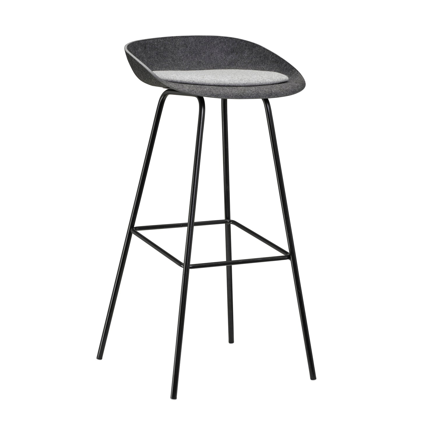 Hoge zwarte kruk met een zwart frame, vervaardigd uit gerecyclede PET-flessen voor een milieuvriendelijke keuze.