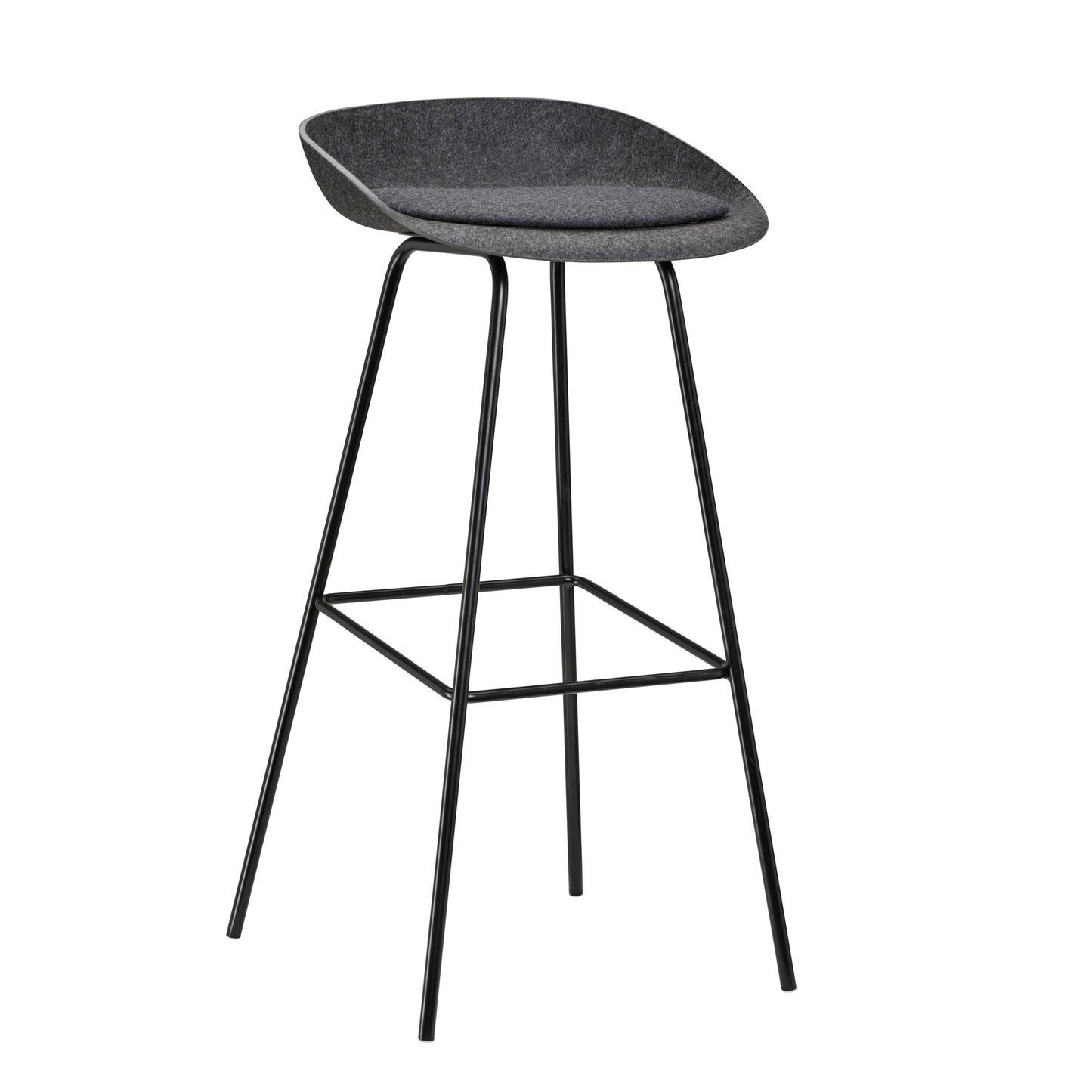 Zwarte barstoel met een zwart frame, gemaakt van 20 gerecyclede PET-flessen voor een duurzame uitstraling.